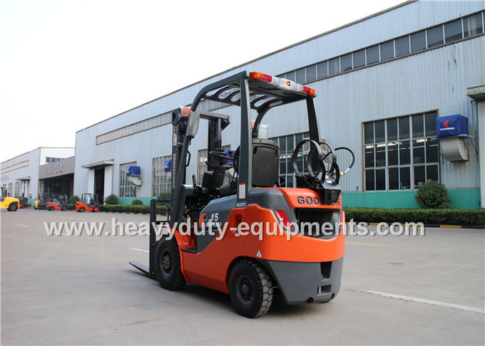 2065cc LPG Industrial Forklift Truck 32 Kw Rated Output Wide View Mast