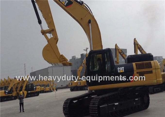 Caterpillar CAT326D2L hydraulic excavator equipped with SLR Bucket in 0.6m3