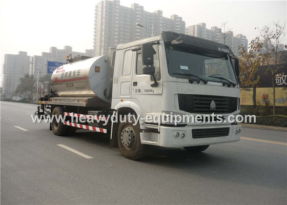 China Truck Mounted Type Liquid Asphalt Tanker With Pump Output 5 Ton / H supplier